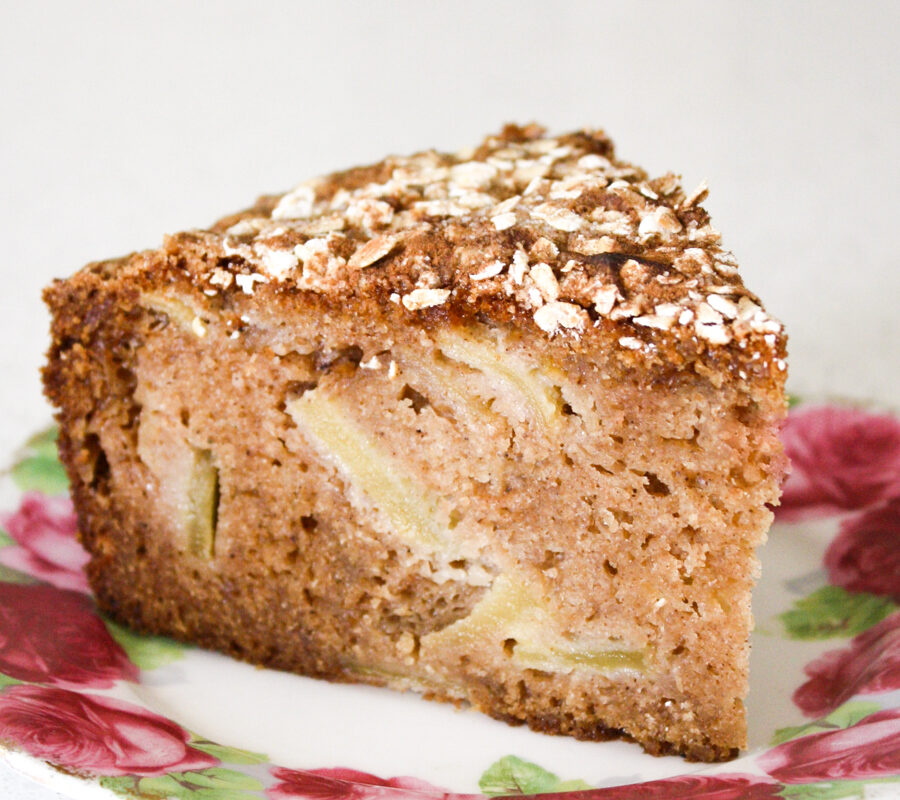 Apple cake with sour cream and spice